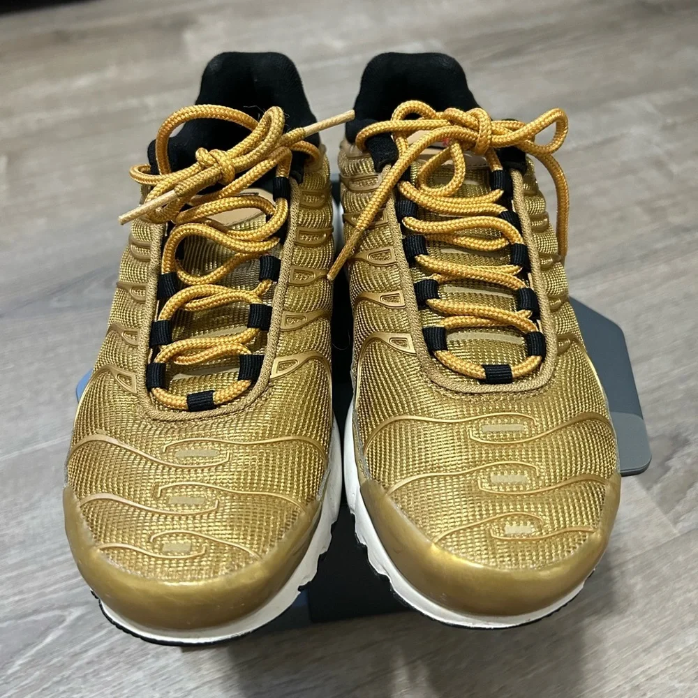 Nike Air Max Plus TN BG Metallic Gold - Gently used